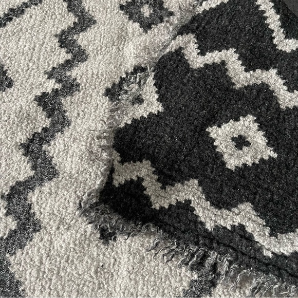 Wilfred - Diamond Mosaic Blanket Scarf - Picture 10 of 12